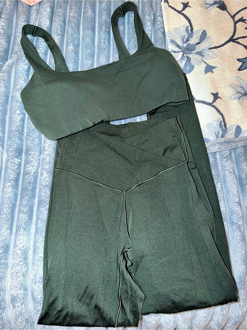 Offline by Aerie Real Me Crossover Legging and Sports Bra Set Green Small